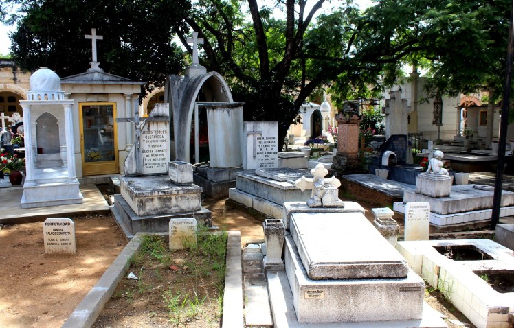 1-tumbas-del-panteón-general